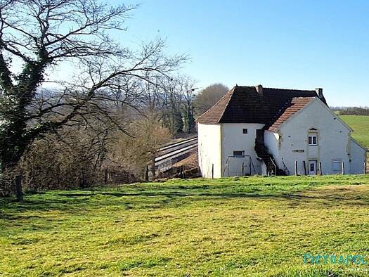 Maison à vendre 149 000 € 6 pièces 3 chambres 140 m² 17 500 m² de terrain Essertenne 71510