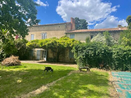 Maison à vendre 241 000 € 7 pièces 4 chambres 215 m² 2 000 m² de terrain Barie 33190