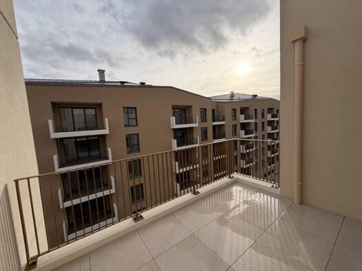 Appartement à louer 990 € 3 pièces 2 chambres 72 m² Étage 4/5 Le Centre-Centre Ville Roanne 42300