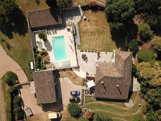 Maison à vendre 426 000 € 9 pièces 6 chambres 251 m² 3 683 m² de terrain Valence 82400