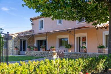 Villa à vendre 950 000 € 11 pièces 6 chambres 260 m² Villelaure 84530