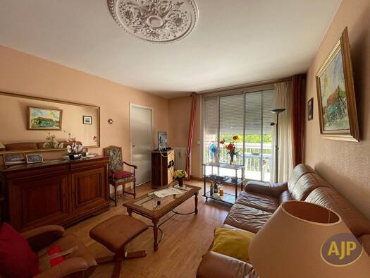Appartement à vendre 149 000 € 3 pièces 2 chambres 79,04 m² Étage 2/5 Bellevue Saintes 17100