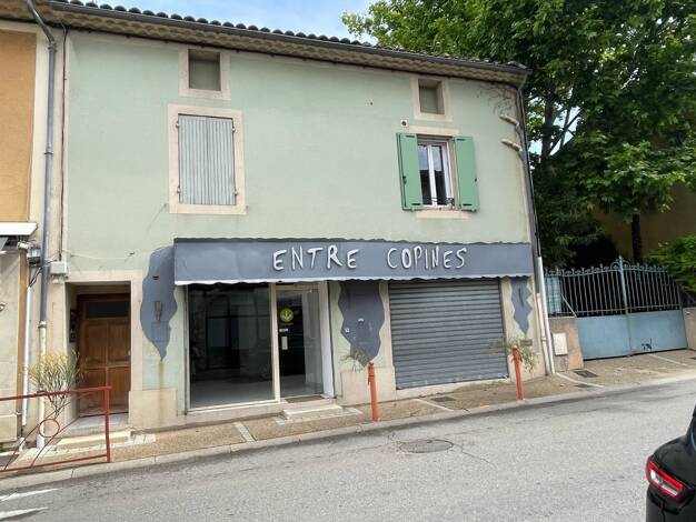 Local commercial à louer 840 € 69 m² de surface de vente Jonquières 84150