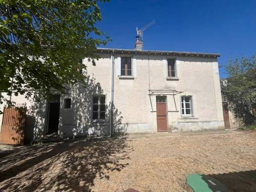 Maison à vendre 65 424 € 5 pièces 2 chambres 115 m² 1 274 m² de terrain La Guerche 37350