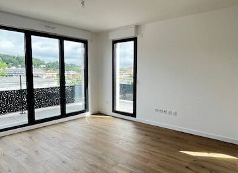 Appartement à louer 887 € 2 pièces 1<br/>chambre 48 m²<br/>superficie Dernier étage, 4/4<br/>étage Centre Ville Juvisy-sur-Orge 91260