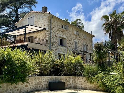Mas à vendre 1 095 000 € 6 pièces 4 chambres 241 m² 1 500 m² de terrain Le Rouret 06650