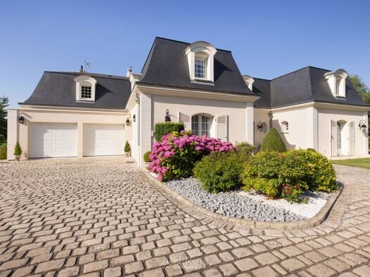 Maison à vendre 1 099 000 € 8 pièces 5 chambres 296 m² 2 214 m² de terrain Anzin-Saint-Aubin 62223