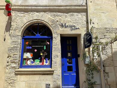 Boutique avec bail commercial 87 m² de surface de vente Abbaye-La Motte Villeneuve les Avignon 30400