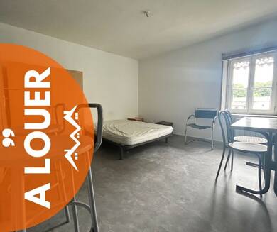 Appartement à louer 300 € 1 pièce 28 m² Dernier étage, Étage 3/3 Commercy 55200