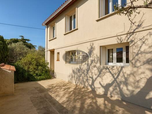 Maison à vendre 651 000 € 6 pièces 4 chambres 130 m² 449 m² de terrain Saint-Mitre-les-Remparts 13920