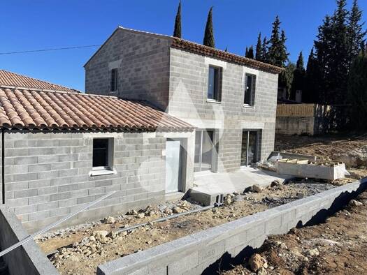 Villa à vendre - Première occupation 333 000 € 3 pièces 2 chambres 75 m² 232 m² de terrain Pertuis 84120