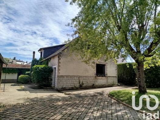 Maison de ville à vendre 179 000 € 10 pièces 4 chambres 146 m² 1 241 m² de terrain Mehun-sur-Yèvre 18500