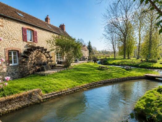 Maison à vendre 840 000 € 7 pièces 3 chambres 242 m² 20 000 m² de terrain Dormelles 77130