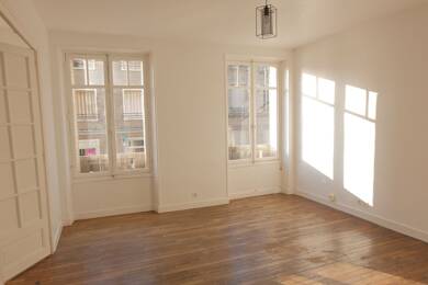 Appartement à louer 900 € 3 pièces 2 chambres 85 m² Étage 1/3 Martroi-Cathédrale Orleans 45000