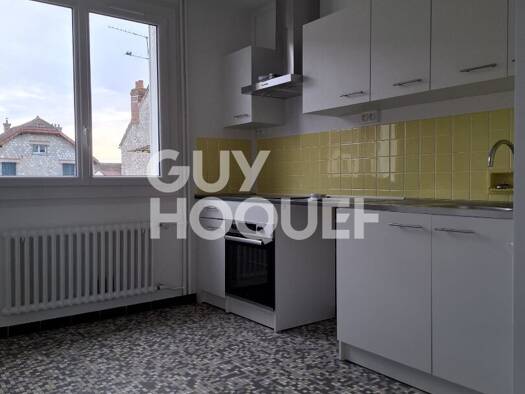 Appartement à louer 831 € 3 pièces 2 chambres 70 m² Étage 1/3 Le Malesherbois 45330