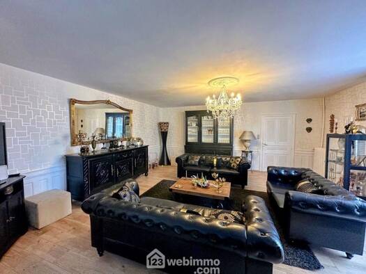 Maison de ville à vendre 181 000 € 8 pièces 6 chambres 220 m² 273 m² de terrain Lys-Haut-Layon 49310