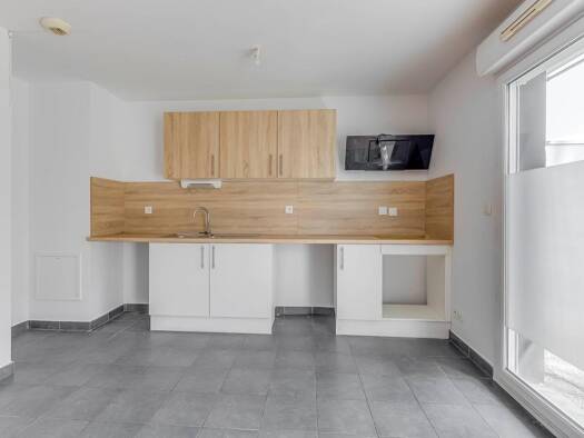 Appartement à louer 1 056 € 4 pièces 3 chambres 95 m² RDC Moulin-Poterie Roubaix 59100