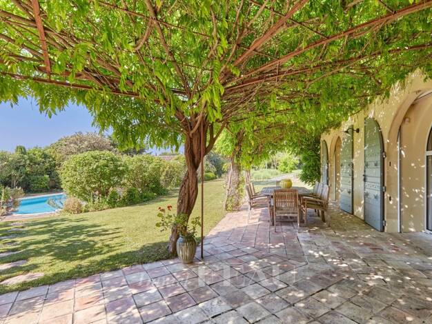 Maison à vendre 1 980 000 € 8 pièces 5 chambres 238 m² 2 540 m² de terrain Partie Nord Est Saint-Rémy-de-Provence 13210