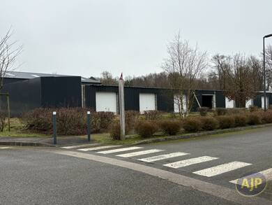 Garage/Stationnement à louer 150 € 30 m² Saint Jean Brevelay 56660