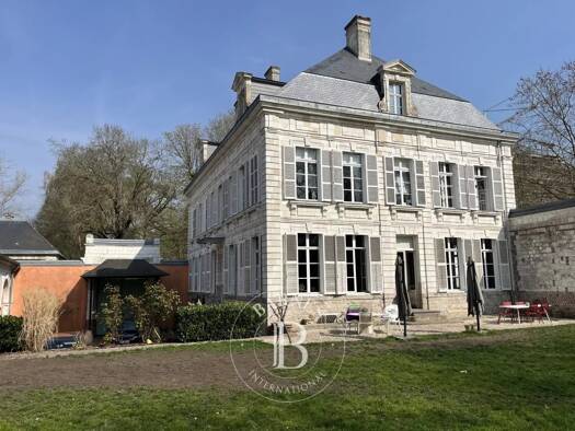 Hôtel particulier à vendre 1 850 000 € 10 pièces 5 chambres 480 m² 2 502 m² de terrain Hyper Centre Arras 62000