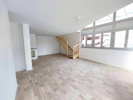 Duplex à louer 1 035 € 4 pièces 3 chambres 98 m² Étage 2/3 La Bastide Bordeaux 33100