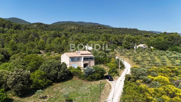 Maison à vendre 624 000 € 4 pièces 3 chambres 123 m² 9 000 m² de terrain Cucuron 84160