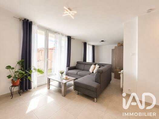 Appartement à vendre 168 800 € 3 pièces 2 chambres 65 m² Étage 1/4 Charréard Vénissieux 69200