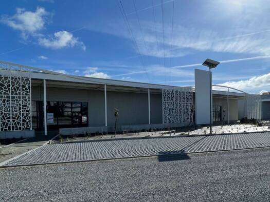 Local commercial à louer 5 703 € 595 m² de surface de vente La Forest-Landerneau 29800