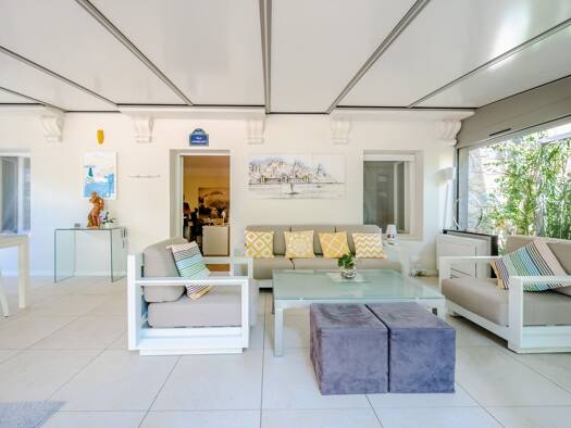 Villa à vendre 786 600 € 8 pièces 5 chambres 170 m² 420 m² de terrain Hyères 83400