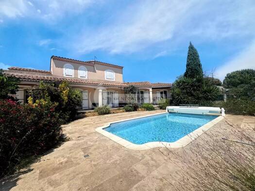 Villa à vendre 634 000 € 12 pièces 5 chambres 250 m² 1 810 m² de terrain La Grenouillade-Les Minimes Arles 13200