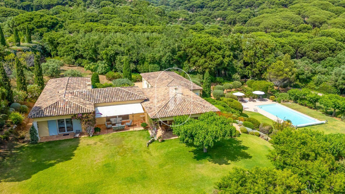 Maison à vendre, 300m², LA CROIX VALMER