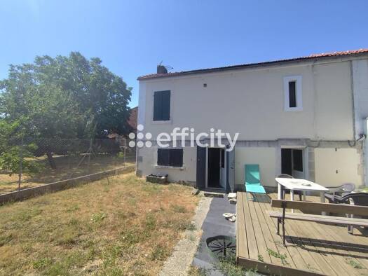 Maison à vendre 148 400 € 3 pièces 2 chambres 64 m² 245 m² de terrain Geoffroy Martel Saintes 17100