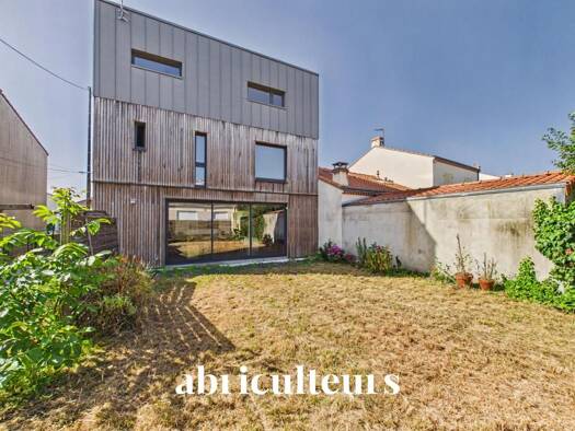 Maison à vendre 590 000 € 7 pièces 5 chambres 219 m² 240 m² de terrain Château Rezé 44400