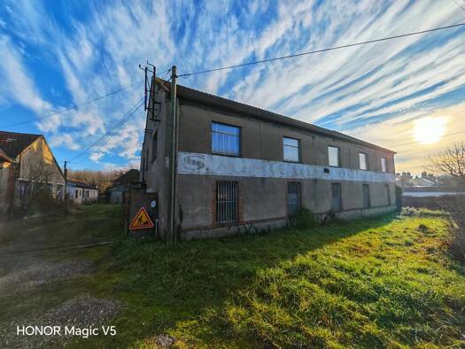 Immeuble à vendre 275 000 € 2 850 m² Mehun-sur-Yèvre 18500