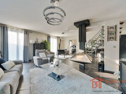 Maison à vendre 700 000 € 8 pièces 5 chambres 212 m² 872 m² de terrain Marolles-en-Brie 94440