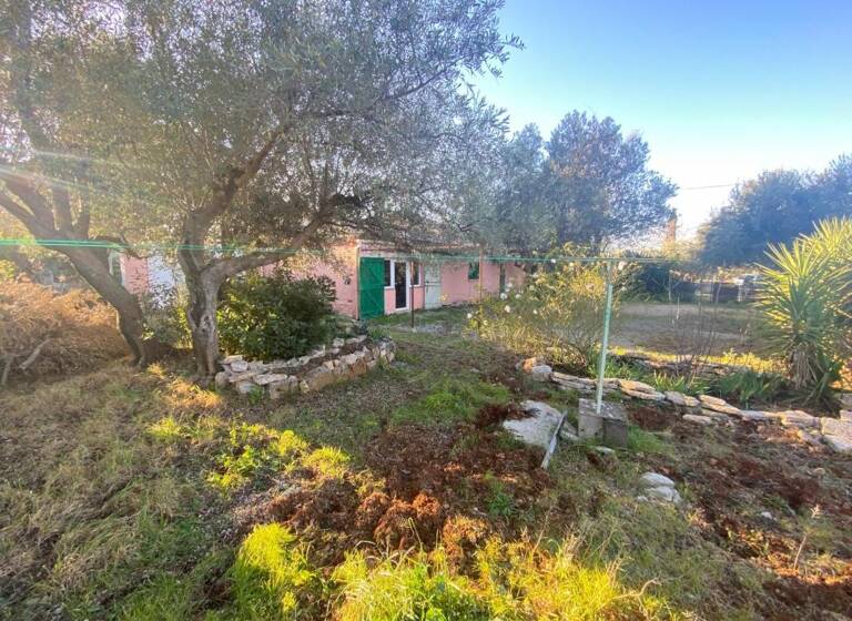 Maison de ville à vendre 335 000 € 8 pièces 2<br/>chambres 190 m²<br/>superficie 1 100 m²<br/>terrain Flayosc 83780