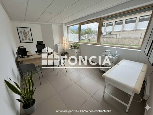 Local commercial à louer 553 € 17 m² de surface de vente Sevrier 74320