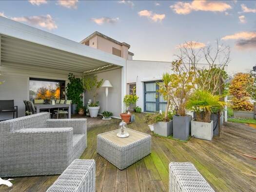 Appartement à vendre 1 300 000 € 6 pièces 3 chambres 149 m² RDC/4 Port Neuf La Rochelle 17000