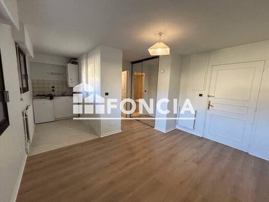 Appartement à louer - logement étudiant 356 € 1 pièce 21,7 m² RDC/3 Centre Ville Mont-de-Marsan 40000