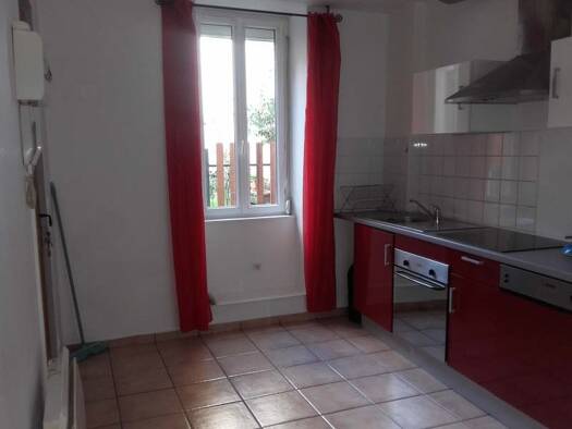 Appartement à louer 392 € 1 pièce 23 m² RDC Bouvent Oyonnax 01100