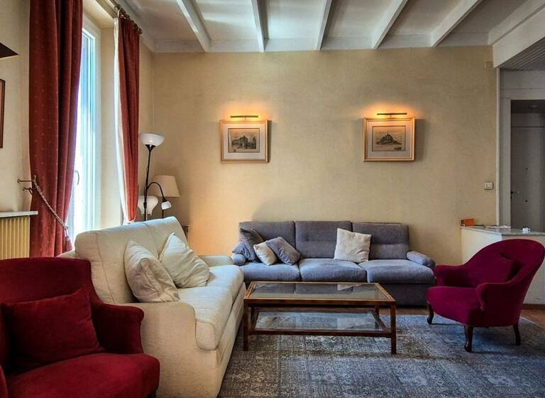Appartement à vendre 313 000 € 3 pièces 2<br/>chambres 80 m²<br/>superficie 2/1<br/>étage Palais de Justice Marseille 6ème 13006