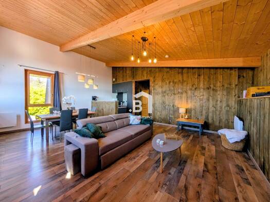 Chalet à vendre 325 000 € 5 pièces 2 chambres 116 m² 662 m² de terrain Lompnas 01680