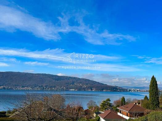 Appartement à vendre 690 000 € 3 pièces 2 chambres 55 m² RDC/3 Veyrier-du-Lac 74290