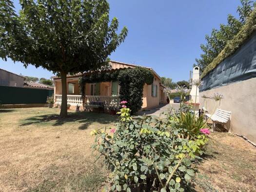 Maison de plain-pied à vendre 349 800 € 5 pièces 3 chambres 109 m² 855 m² de terrain Carcès 83570