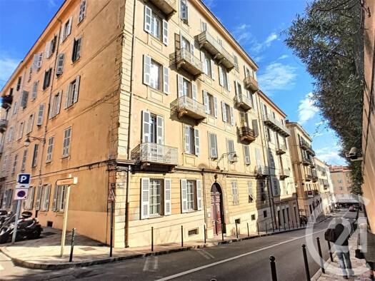 Appartement à louer 1 250 € 4 pièces 3 chambres 84 m² 3ème étage Ajaccio 20000