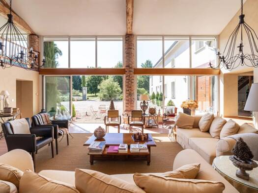 Maison à vendre 995 000 € 1 pièce 4 chambres 425 m² Cleppé 42110