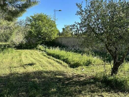 Terrain constructible viabilisé à vendre 170 000 € 356 m² de terrain Aimargues 30470