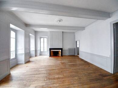 Appartement à louer 815 € 5 pièces 3 chambres 139 m² Étage 1/3 Aurillac 15000