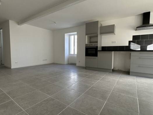 Maison à louer 875 € 4 pièces 3 chambres 72 m² Cabariot 17430