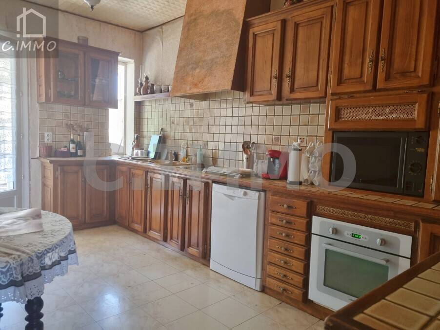Maison à vendre, 182m², POUZOLLES